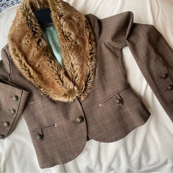 Burgundy plaid designer Blazer with Faux Fur Trim - Picture 4 of 16